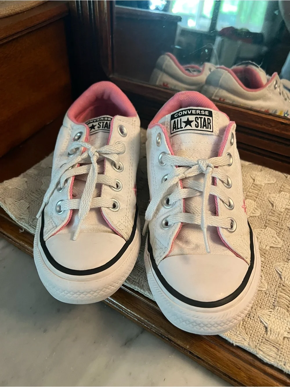 CONVERSE Classic All Star Low Top Embroidered Floral Sneakers White Pink Girl 13